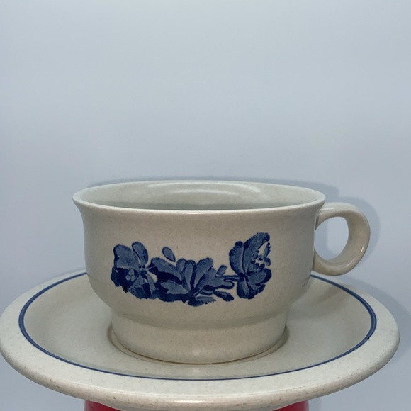 3 Pfaltzgraff Yorktowne Cups & Saucers and 3 extra saucers added too - Picture 3 of 9